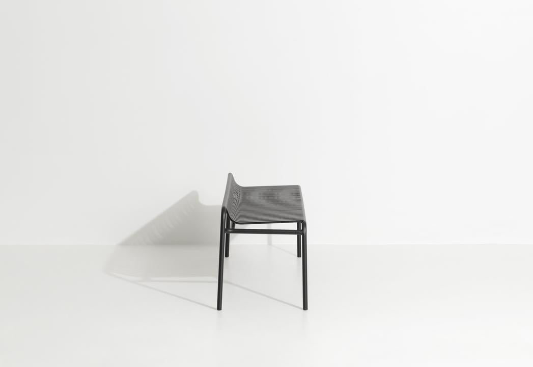 Week-End Gartenbank in Black präsentiert im Onlineshop von KAQTU Design AG. Gartenbank ist von Petite Friture
