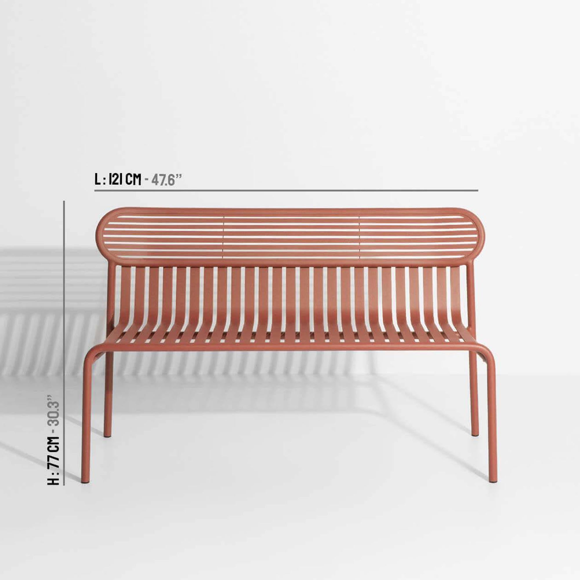 Entdecken Sie die stilvolle Week-End Gartenbank von Petite Friture, erhältlich in 9 frischen Farben für jeden Außenbereich.