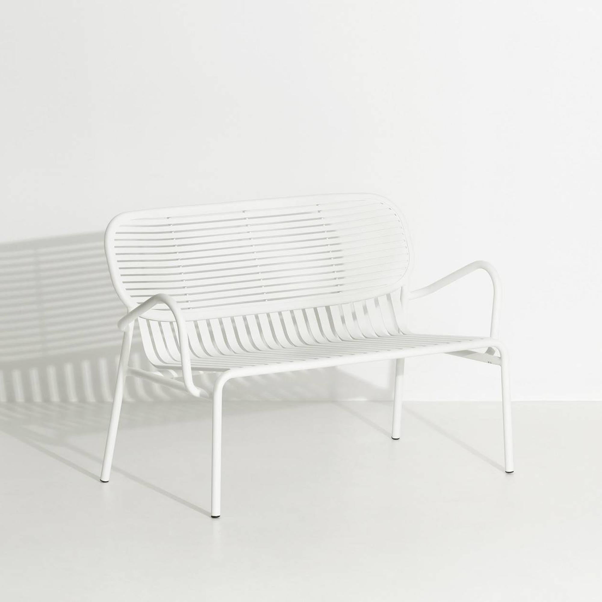 Elegante Week-End Gartenbank mit Armlehnen von Petite Friture.