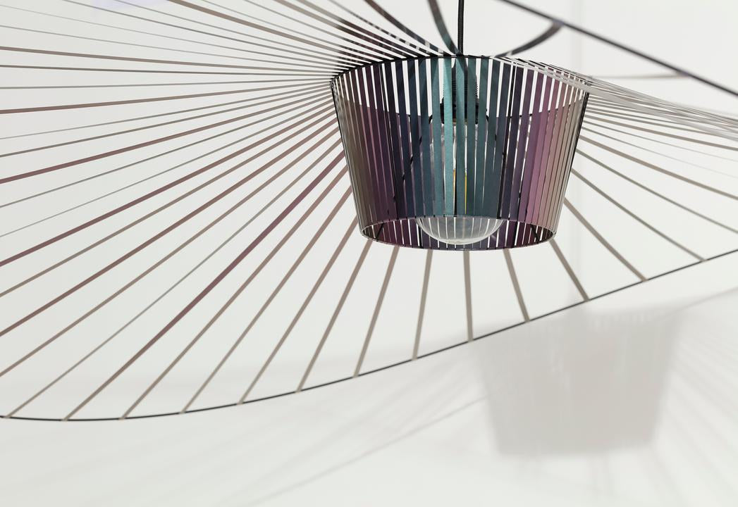 Vertigo Pendellampe in Beetle präsentiert im Onlineshop von KAQTU Design AG. Pendelleuchte ist von Petite Friture