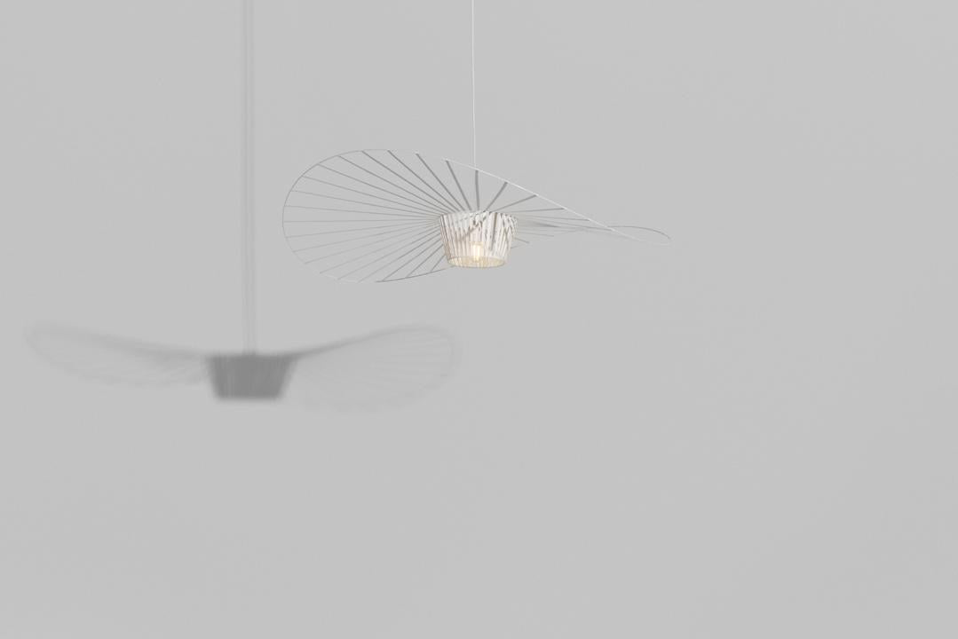 Vertigo Pendellampe in White präsentiert im Onlineshop von KAQTU Design AG. Pendelleuchte ist von Petite Friture