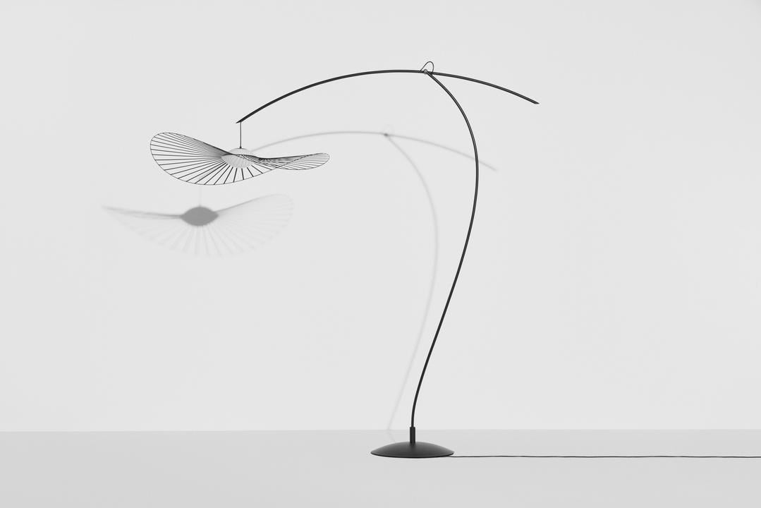 Vertigo Nova Stehleuchte in Black präsentiert im Onlineshop von KAQTU Design AG. Stehleuchte ist von Petite Friture