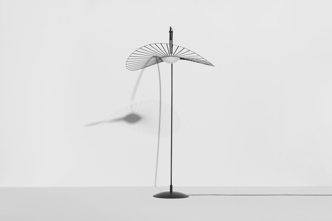 Vertigo Nova Stehleuchte in Black präsentiert im Onlineshop von KAQTU Design AG. Stehleuchte ist von Petite Friture