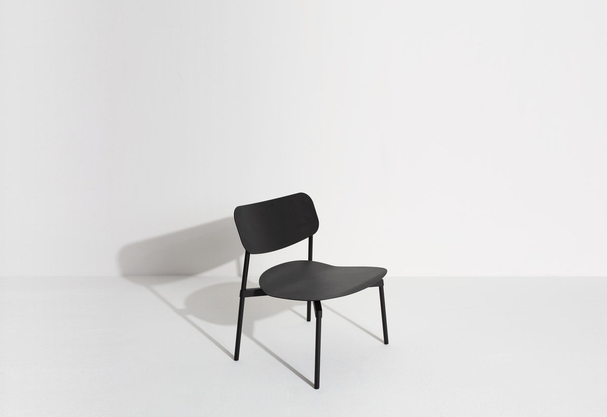 Fromme Lounge chair in Black präsentiert im Onlineshop von KAQTU Design AG. Sessel mit Armlehnen ist von Petite Friture