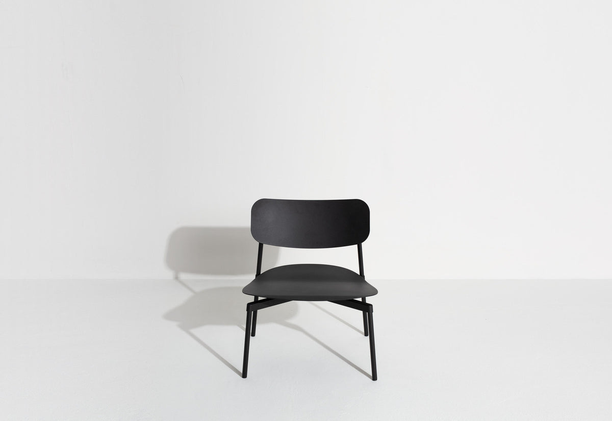 Fromme Lounge chair in Black präsentiert im Onlineshop von KAQTU Design AG. Sessel mit Armlehnen ist von Petite Friture
