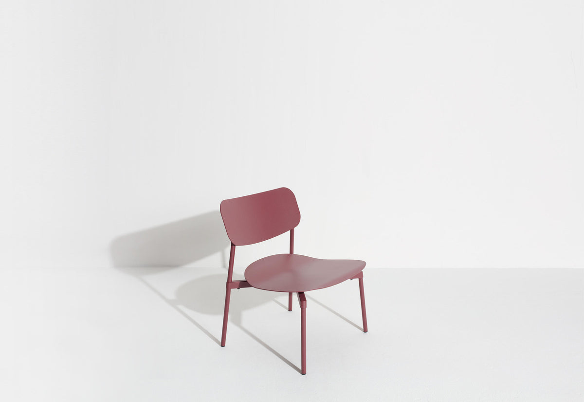 Fromme Lounge chair in Brown Red präsentiert im Onlineshop von KAQTU Design AG. Sessel mit Armlehnen ist von Petite Friture