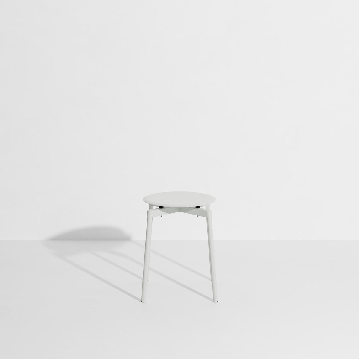 Fromme Barstuhl in Pearl Grey präsentiert im Onlineshop von KAQTU Design AG. Hocker Outdoor ist von Petite Friture