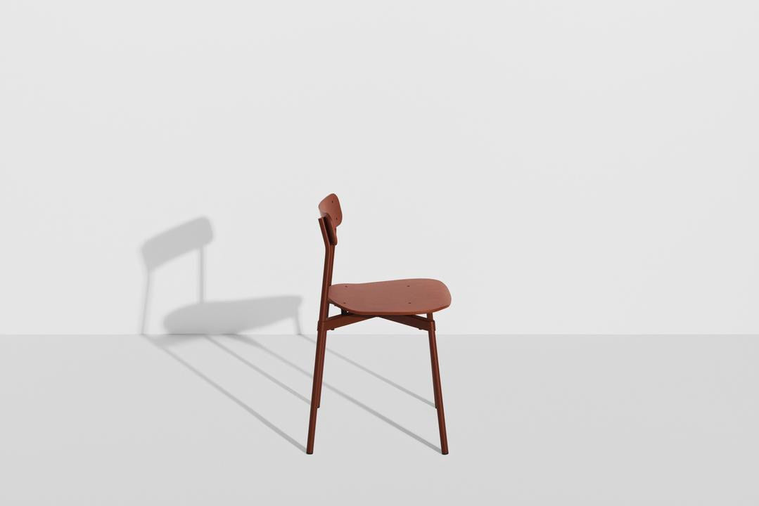 Fromme Wood Stuhl in Red Brown präsentiert im Onlineshop von KAQTU Design AG. Gartenstuhl ist von Petite Friture