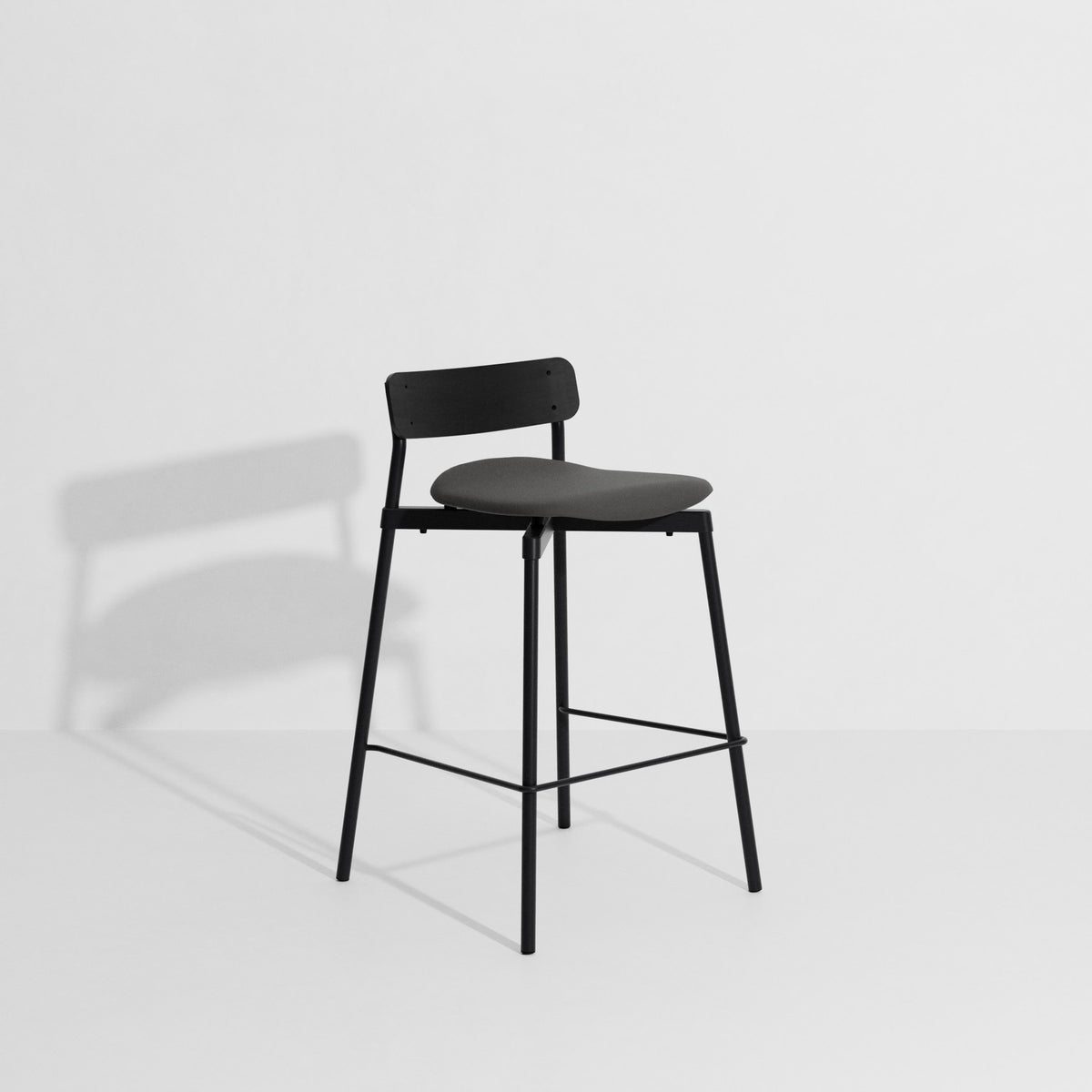 Fromme Wood Stuhl in Black with Leather präsentiert im Onlineshop von KAQTU Design AG. Gartenstuhl ist von Petite Friture