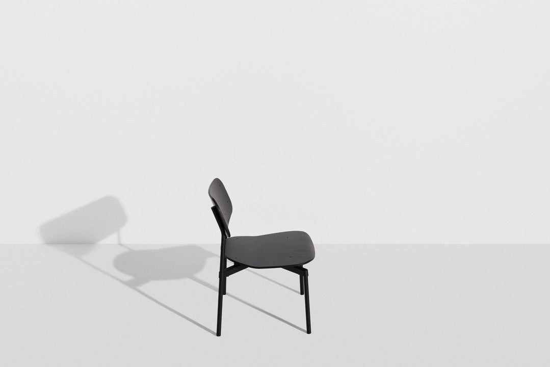 Fromme Wood Lounge Chair in Black präsentiert im Onlineshop von KAQTU Design AG. Sessel mit Armlehnen ist von Petite Friture
