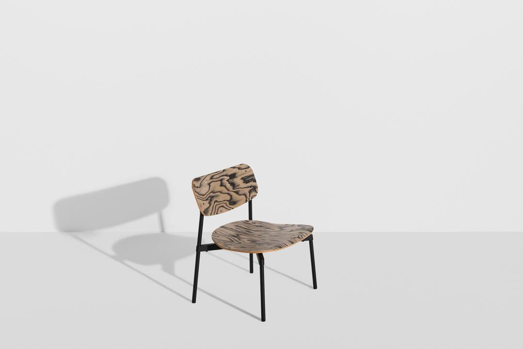 Fromme Wood Lounge Chair in Black with Alpi präsentiert im Onlineshop von KAQTU Design AG. Sessel mit Armlehnen ist von Petite Friture