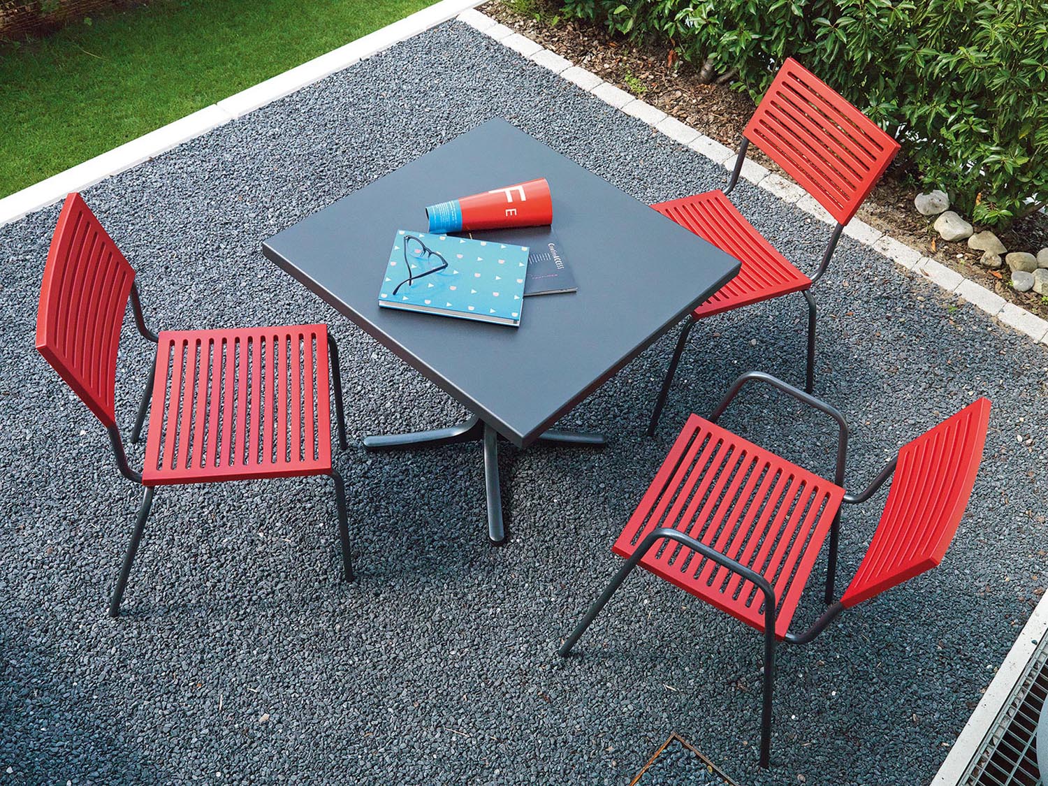 Fiberglastisch Schaffhausen: Langlebiges Design für jeden Aussenbereich.