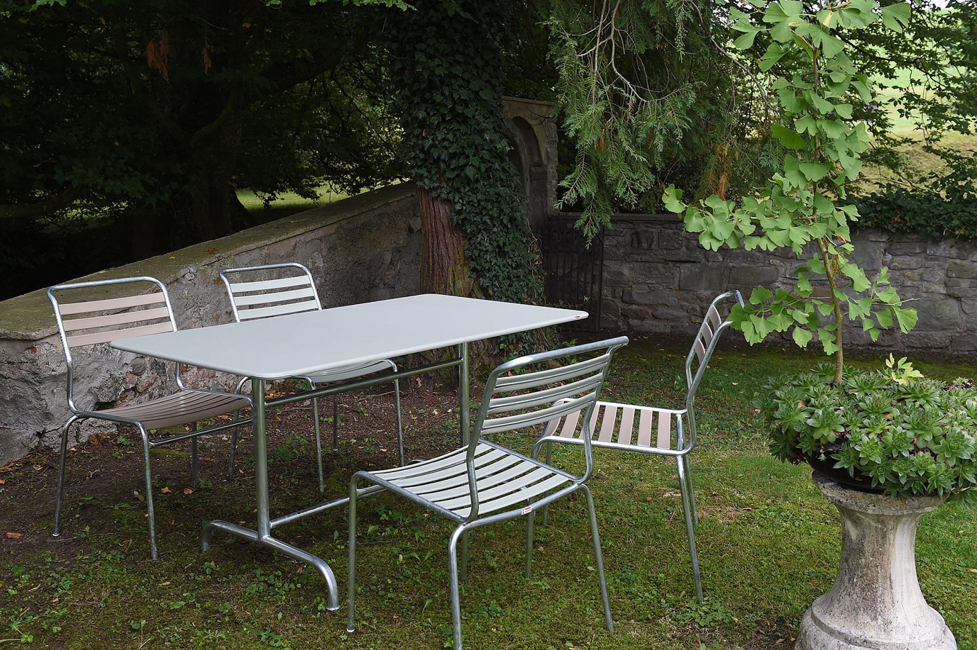 Rigi Metall-Gartentisch 140x80 klappbar in Weiss präsentiert im Onlineshop von KAQTU Design AG. Gartentisch ist von Schaffner