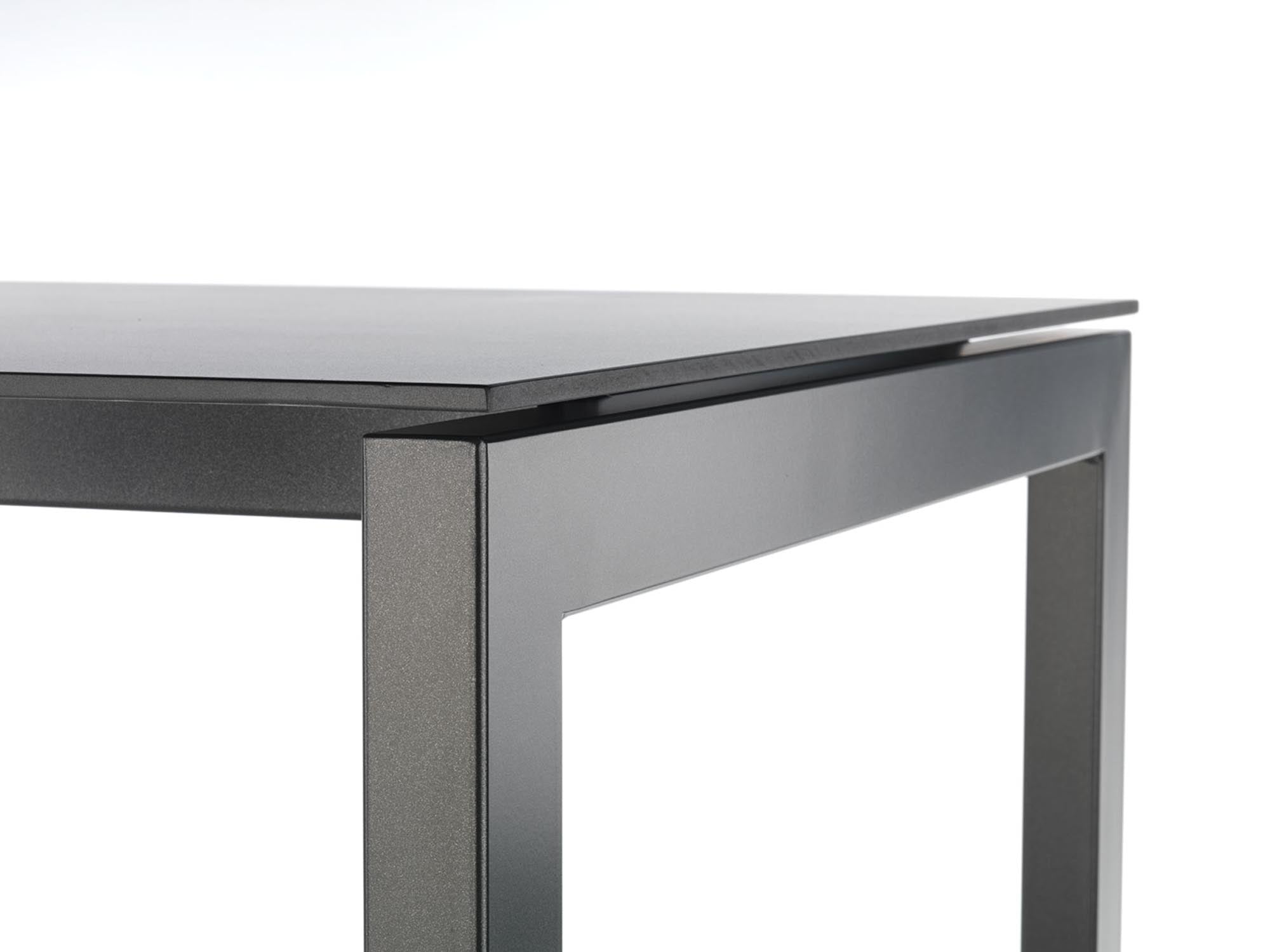 Luzern Glasfaser-Gartentisch 220x100 in Graphit präsentiert im Onlineshop von KAQTU Design AG. Gartentisch ist von Schaffner