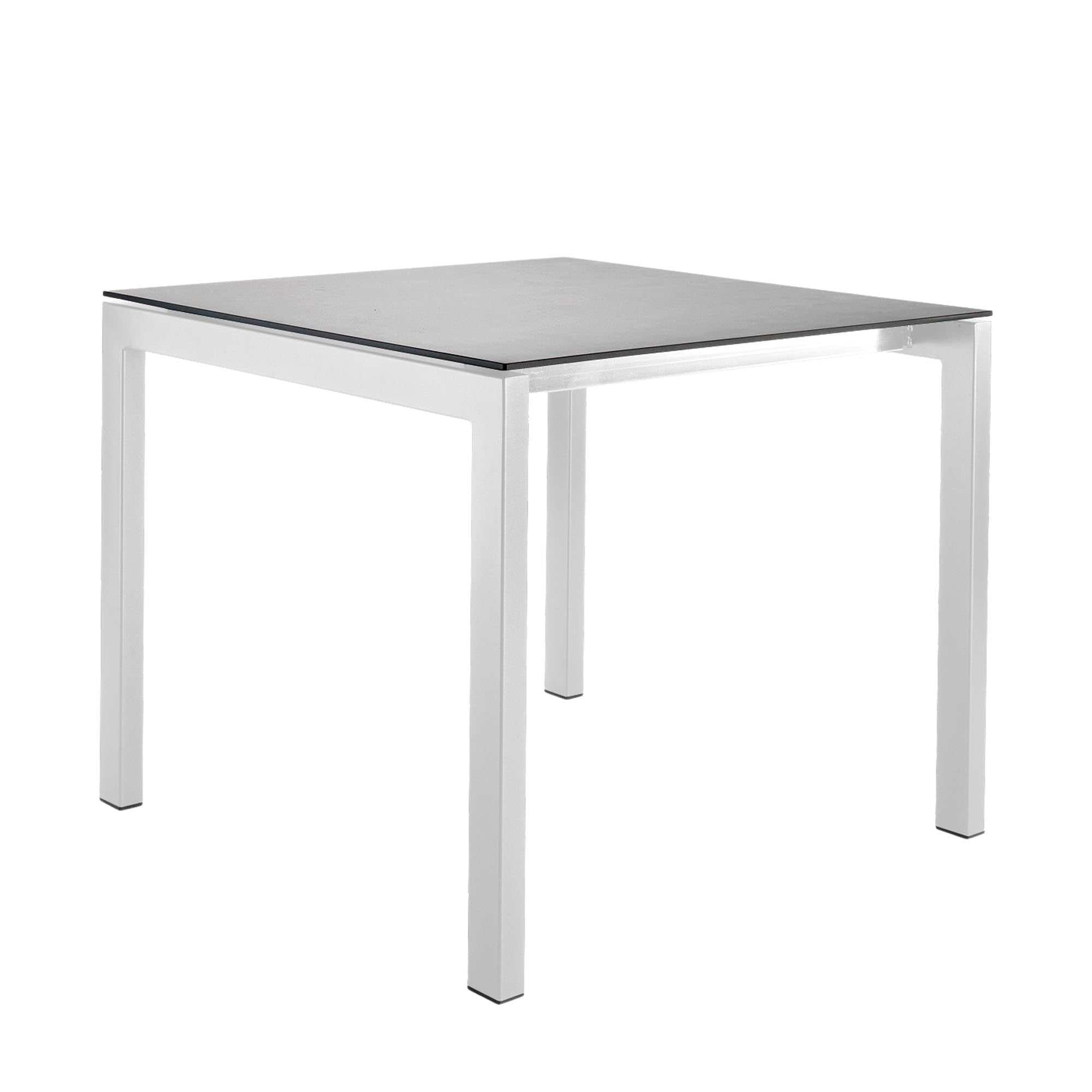 Luzern Glasfaser-Gartentisch Decor 90x90 in Alusilber präsentiert im Onlineshop von KAQTU Design AG. Gartentisch ist von Schaffner