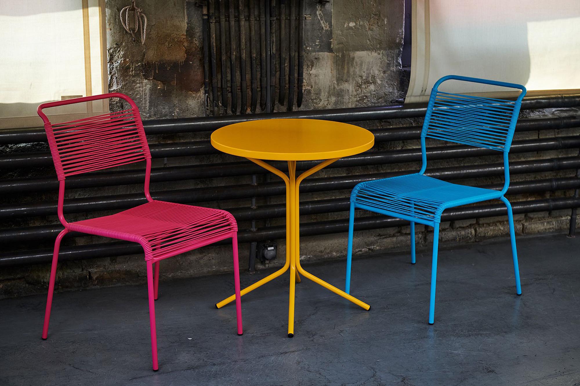 Entdecken Sie den runden Gartentisch Pix von Schaffner – stilvoll, wetterfest und ideal für gesellige Abende im Freien.