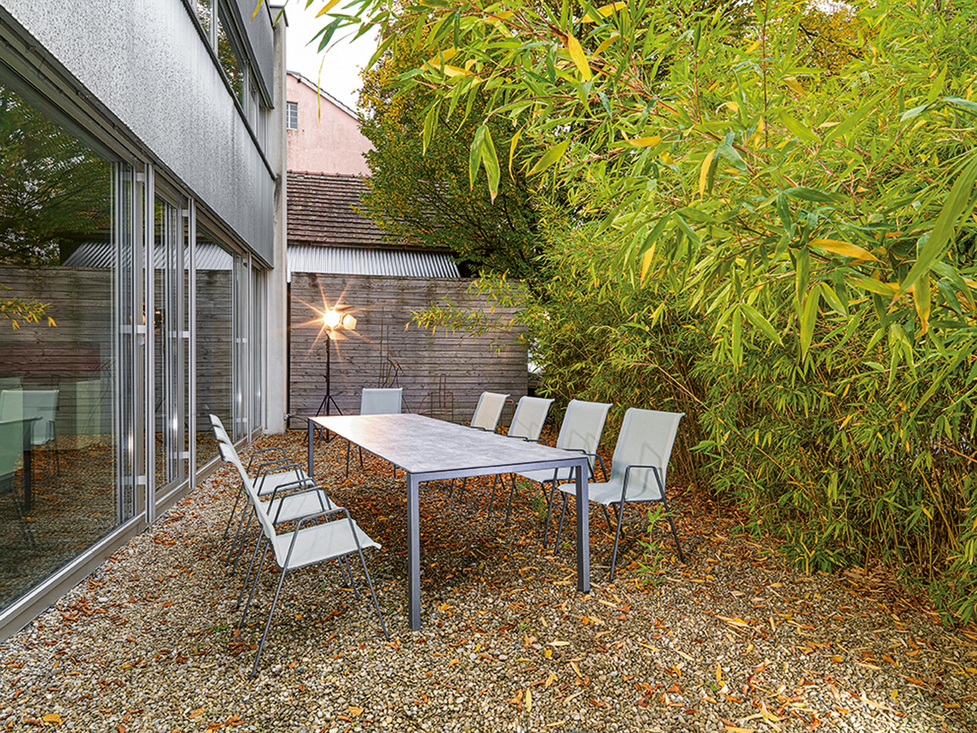 Entdecken Sie den Matten-Sessel Luzern von Schaffner – elegantes Design und optimaler Komfort für entspannte Stunden im Freien.