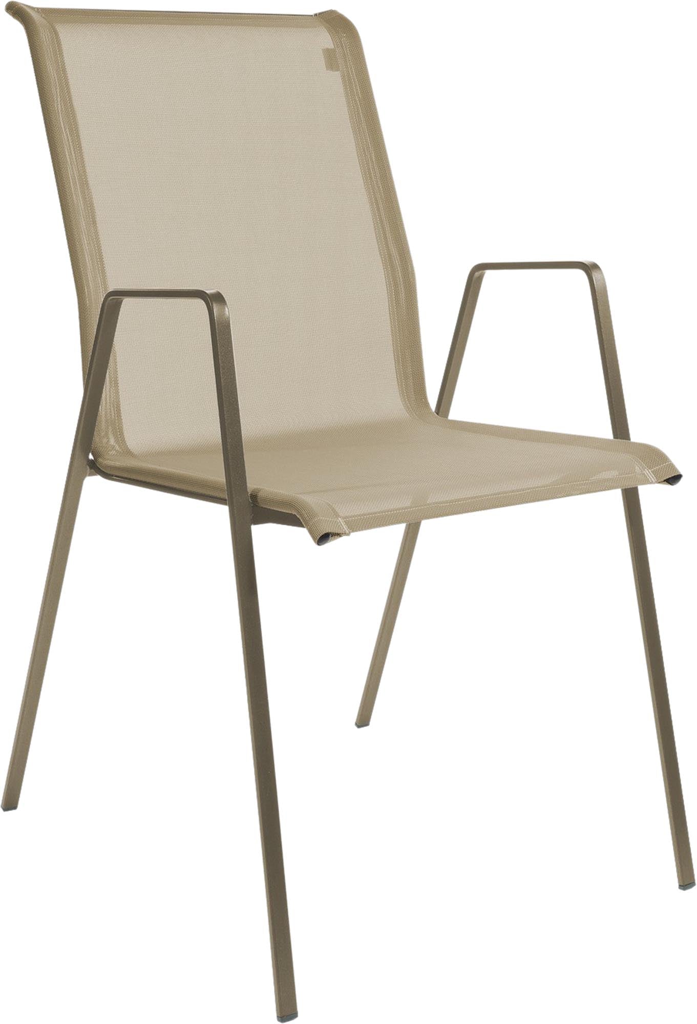 Luzern Textil-Gartenstuhl mit Armlehne in Cremebraun präsentiert im Onlineshop von KAQTU Design AG. Gartenstuhl mit Armlehnen ist von Schaffner