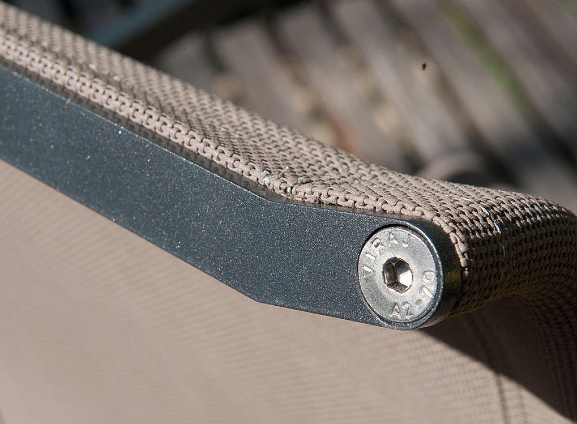 Hochwertiger Luzern Textil-Gartenstuhl mit Armlehne von Schaffner, wetterfest, atmungsaktiv, ergonomisch, langlebig, in der Schweiz gefertigt – perfekt für Ihren Außenbereich.