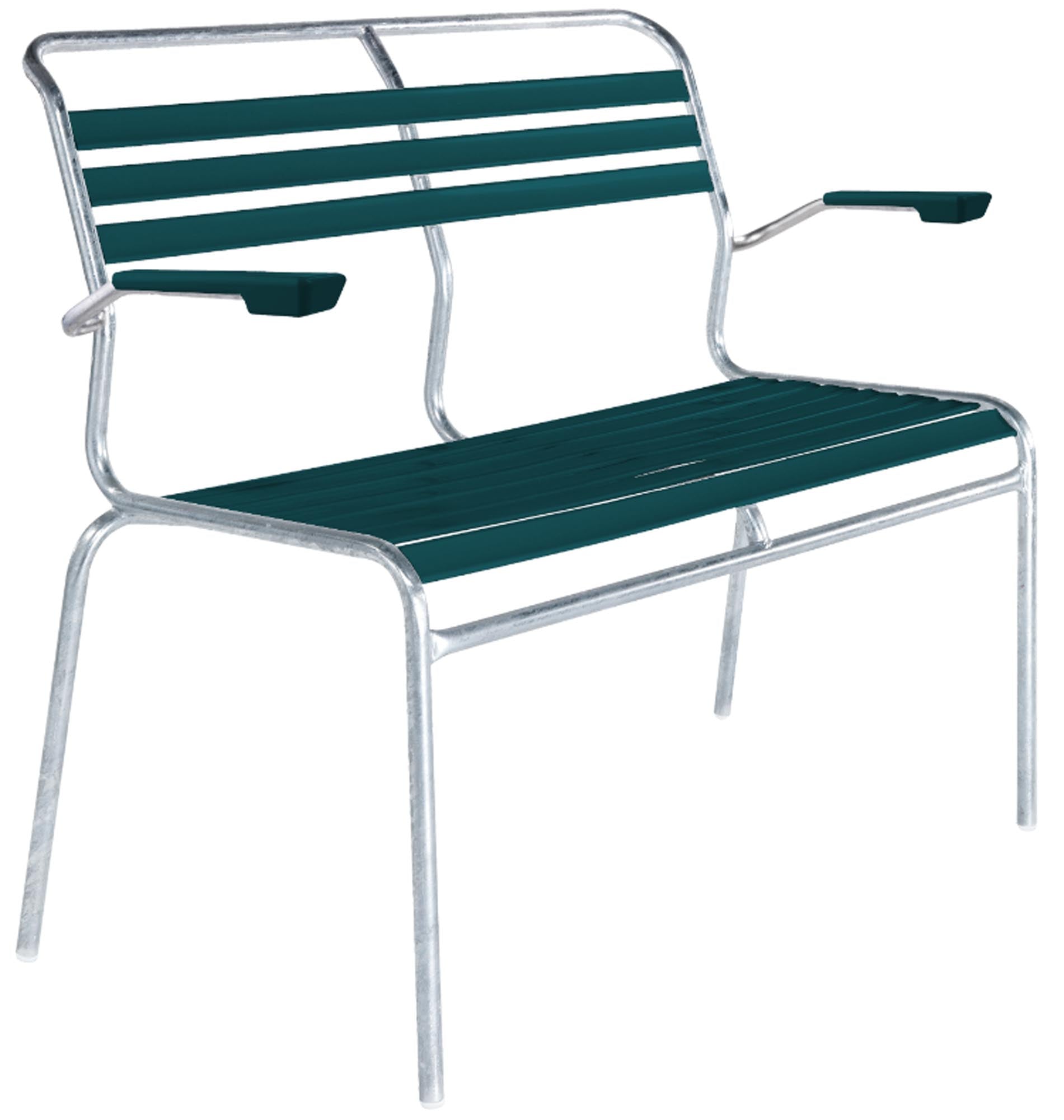 Stylische Lättlibank Säntis 2er mit Armlehne von Schaffner – ideal für entspannte Stunden auf Ihrem Balkon.