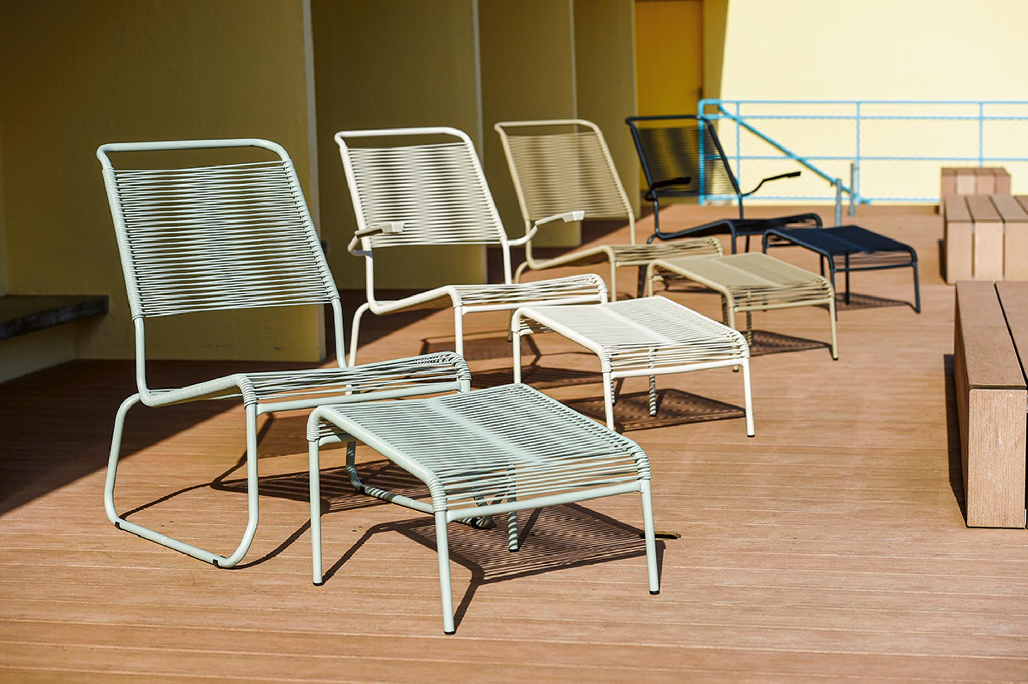 Schaffner Säntis Spaghetti-Fusshocker: Eleganter, wetterfester Outdoor-Hocker mit langlebigem Design, umweltfreundlichem OceanYarn®-Material und vielseitigen Gestaltungsmöglichkeiten.