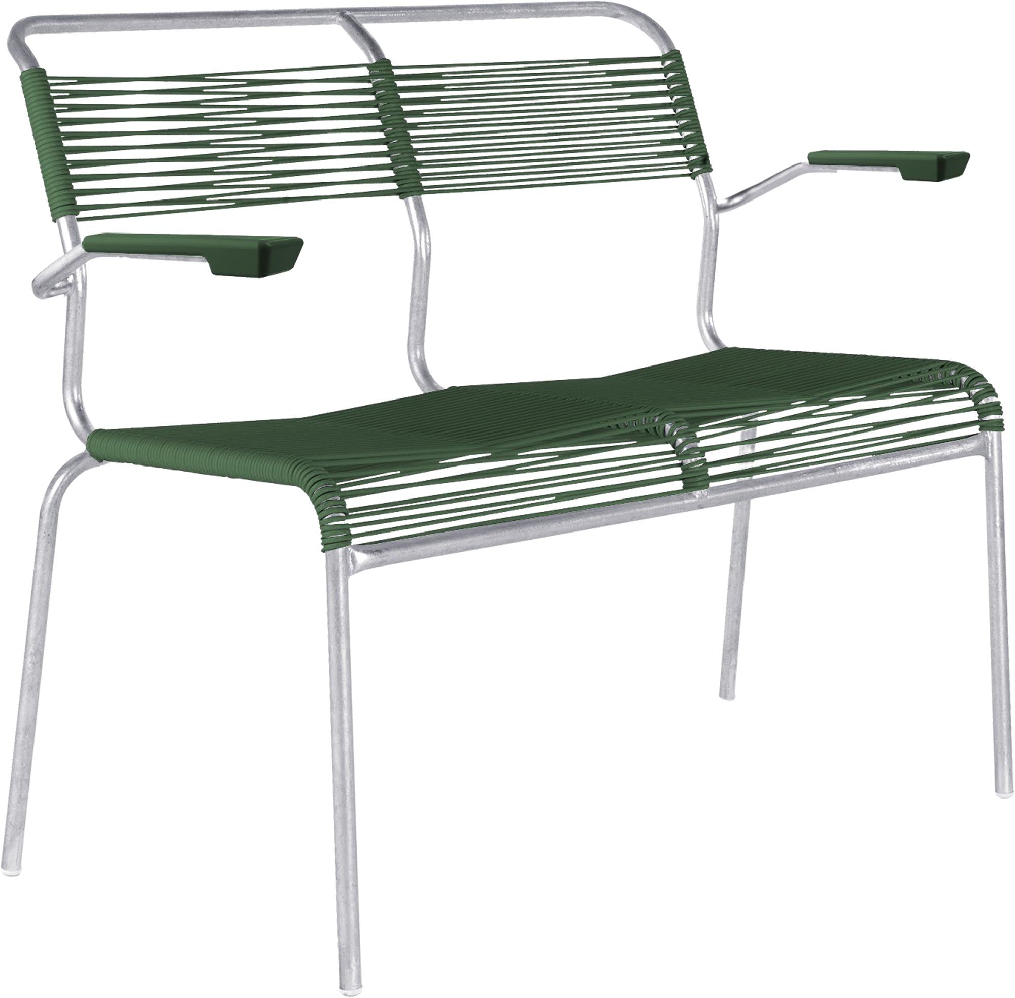 Stilvolle Säntis 2er Bank mit Armlehnen von Schaffner für draussen.