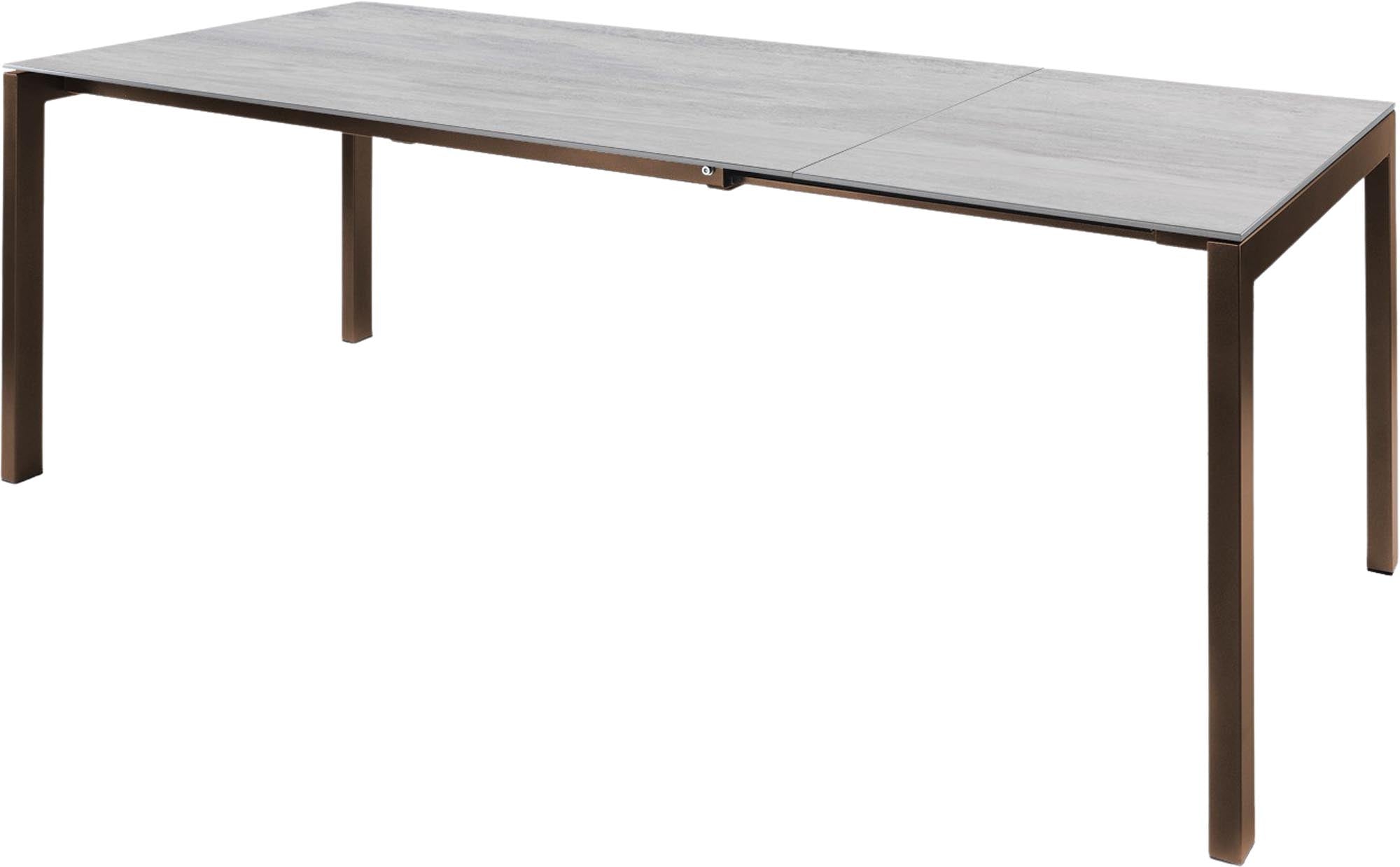 Der Fiberglastisch Luzern von Schaffner vereint stilvolles Design mit Funktionalität. Ausziehbar von 220 auf 280 cm, perfekt für jede Gartenfeier.