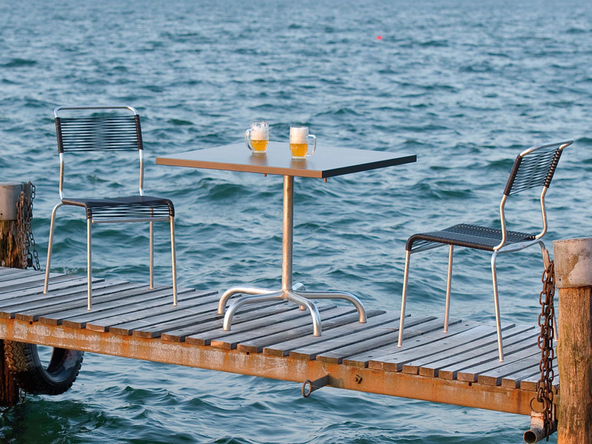 Säntis Metall-Gartentisch 90x90 klappbar in Champagner präsentiert im Onlineshop von KAQTU Design AG. Gartentisch ist von Schaffner