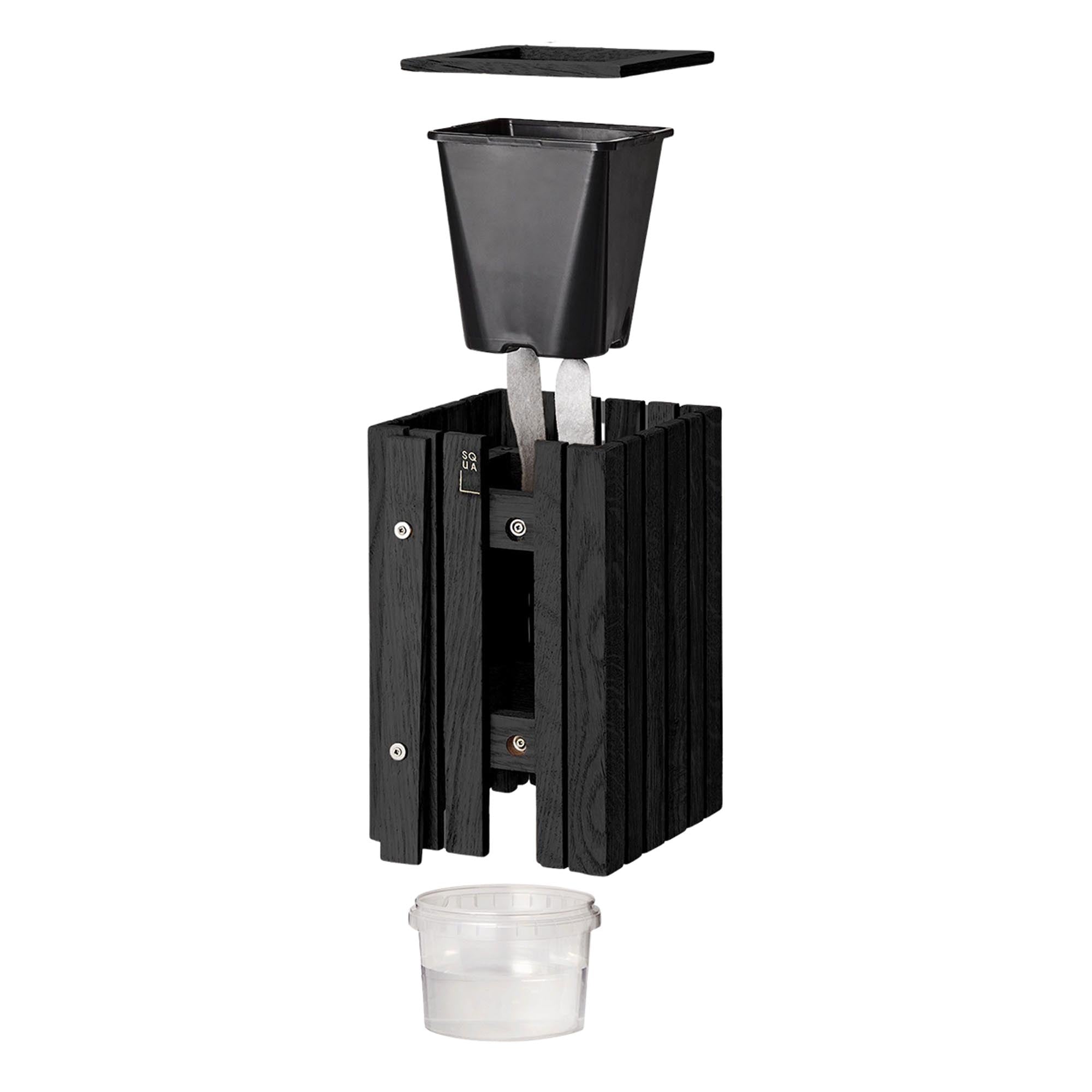 Entdecken Sie GrowSMALL von Squarely Copenhagen – das innovative Pflanzgefäß mit umweltfreundlicher Bewässerung für gesunde Pflanzen.