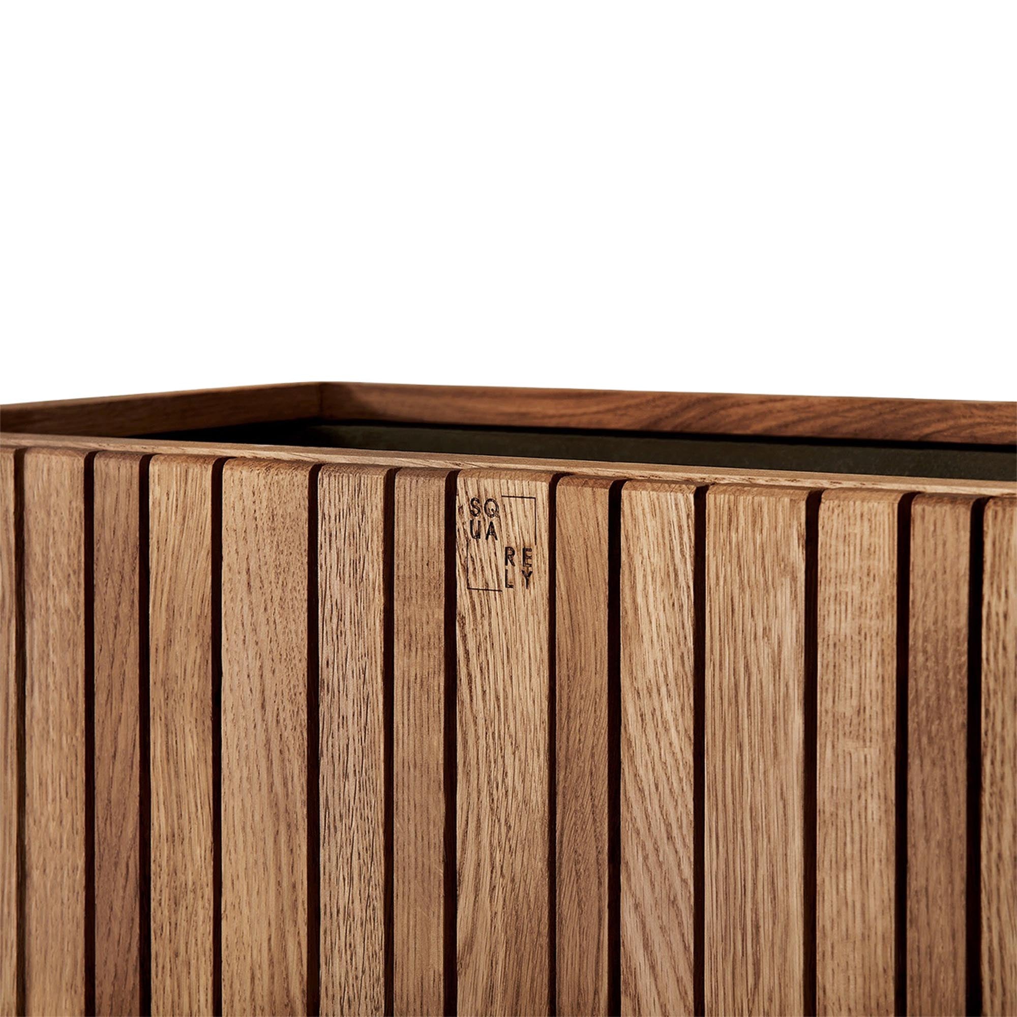 Der GrowWIDE Pflanzkasten von Squarely Copenhagen vereint Funktionalität und Stil, ideal für Innenräume, Gärten und Balkone.