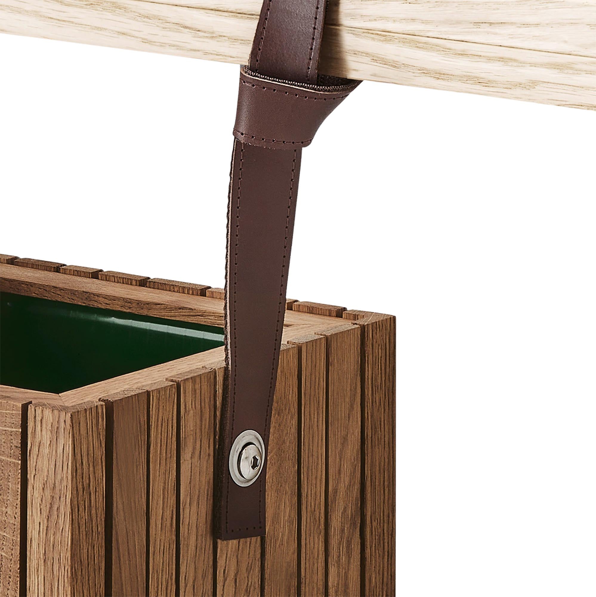 Elegantes Pflanzgefäss mit innovativem HoldON-Befestigungssystem.