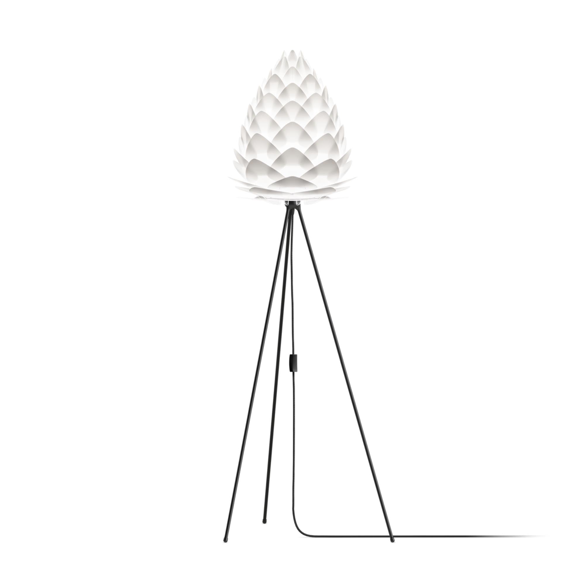 Entdecken Sie die Conia Pendelleuchte von Umage – ein modernes Design mit natürlichem Charme, das sanftes Licht und stilvolle Akzente setzt.