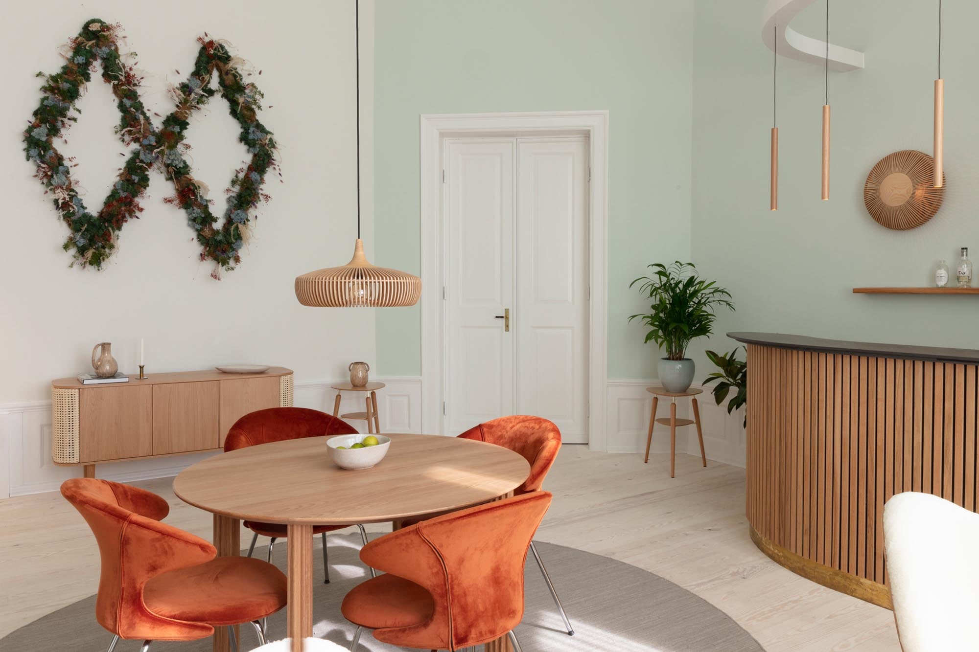 Stilvolles Umage Sideboard mit drei Türen für modernes Wohnen.