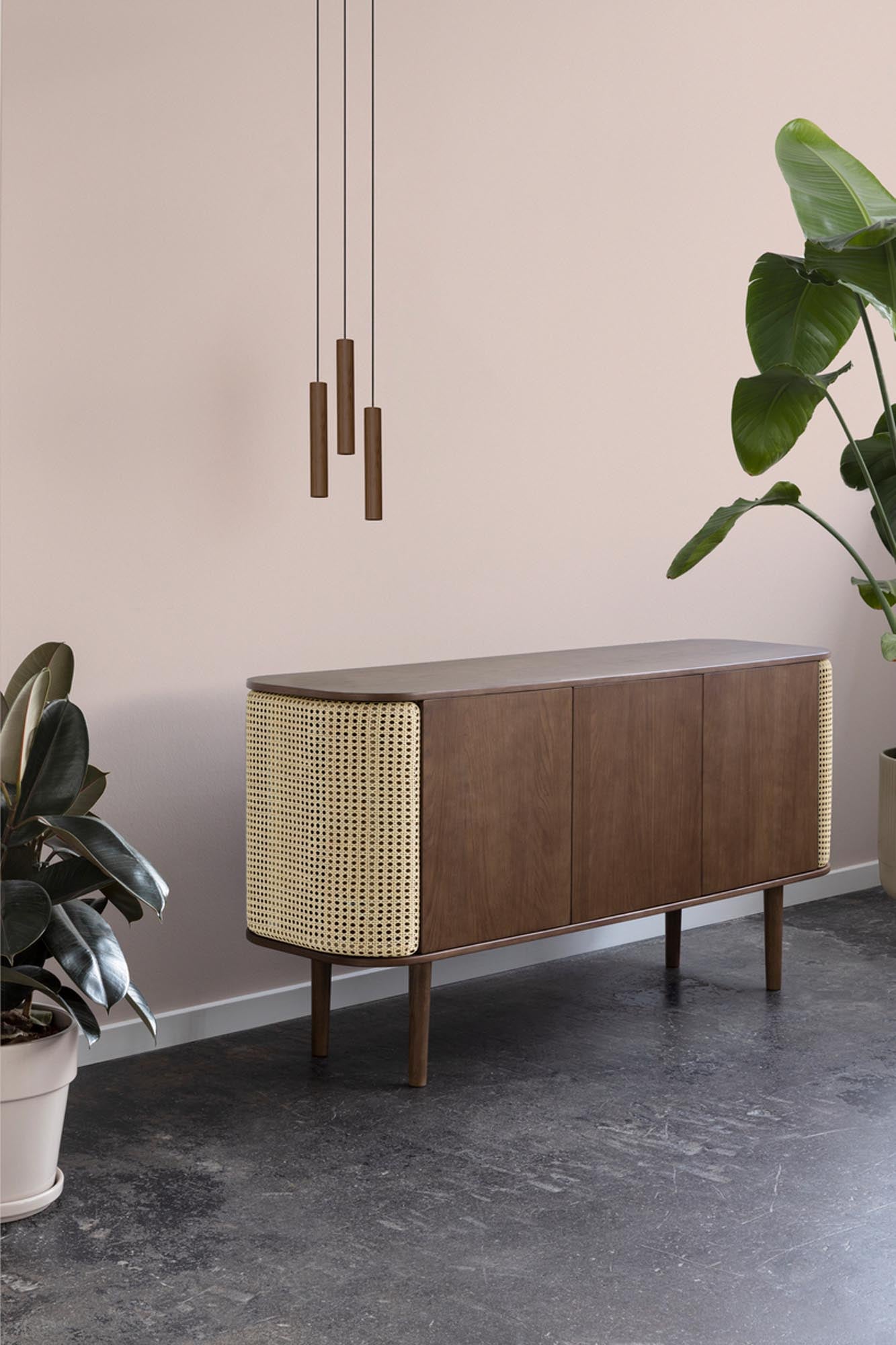 Stilvolles Umage Sideboard mit drei Türen für modernes Wohnen.