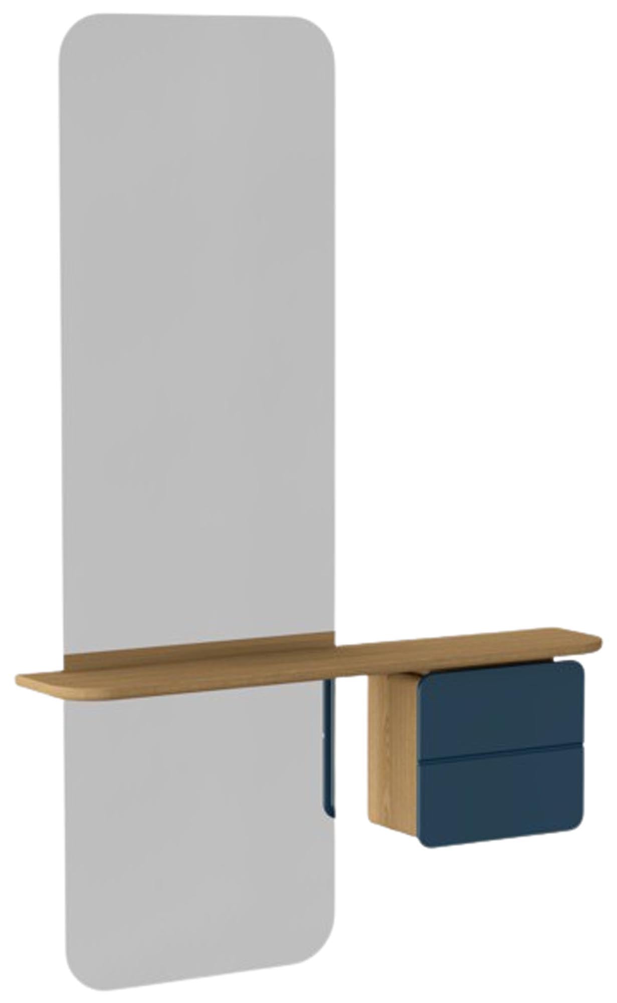 Elegantes Umage Wandregal aus Eiche für zeitlose Raumgestaltung.