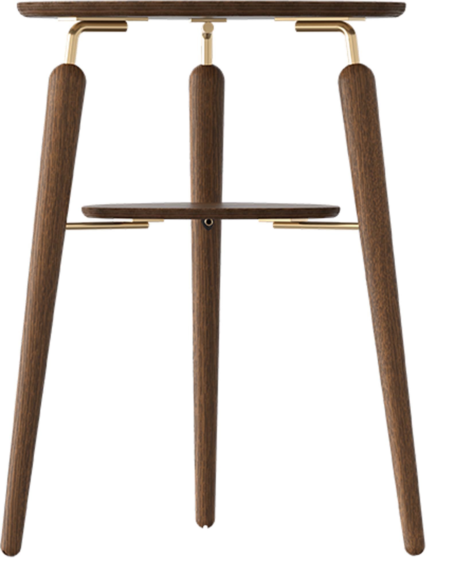 Eleganter My Spot Beistelltisch von Umage aus Eichenholz mit USB-Ladehub. Perfekt für modernes Wohnen und stilvolle Akzente.