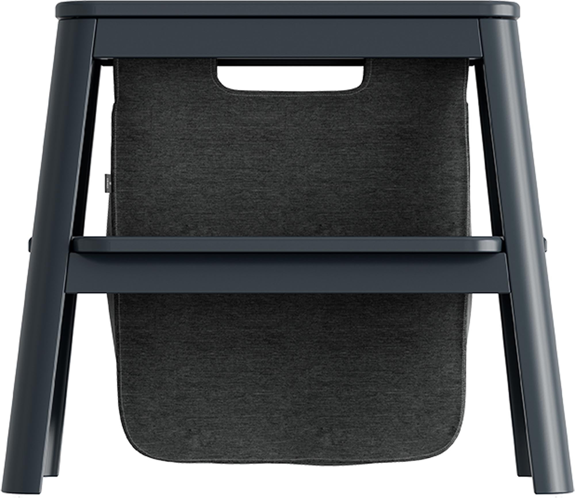 Der Step it Up Tritthocker von Umage vereint modernes Design mit Funktionalität und bietet zusätzlichen Stauraum für Ihr Zuhause.