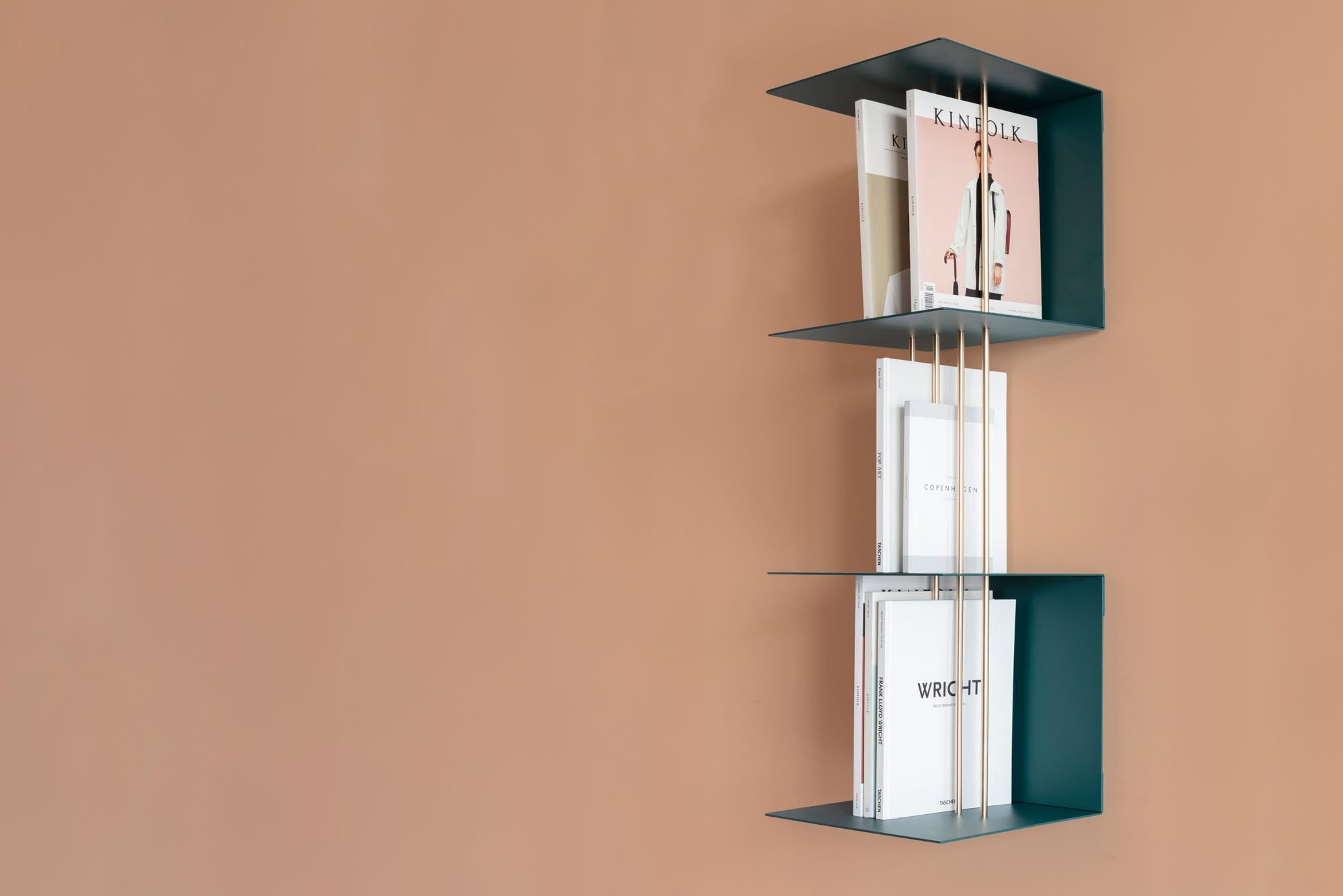 Elegantes Teaser Wandregal von Umage: Ideal zur Präsentation Ihrer Lieblingsstücke und für vielseitige Aufbewahrungslösungen.