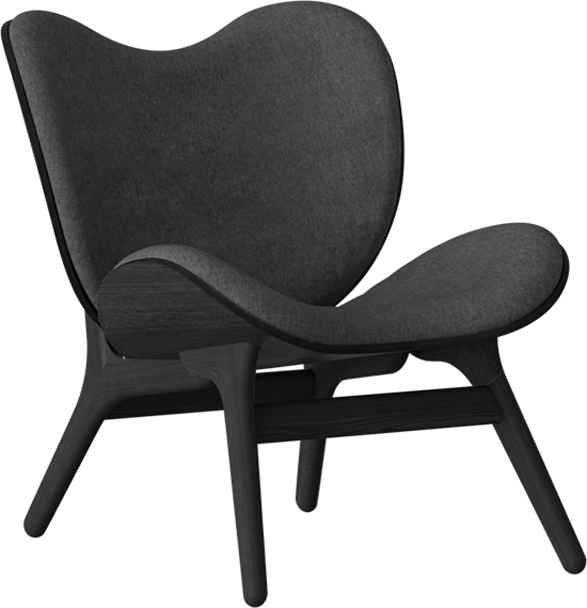 Entdecken Sie den A Conversation Piece Low Sessel von Umage – stilvoll, bequem und perfekt für entspannte Gespräche in jedem Raum.