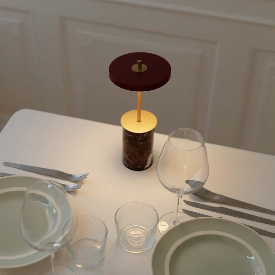 Asteria Move Mini: Elegante, kabellose LED-Tischleuchte von Umage.