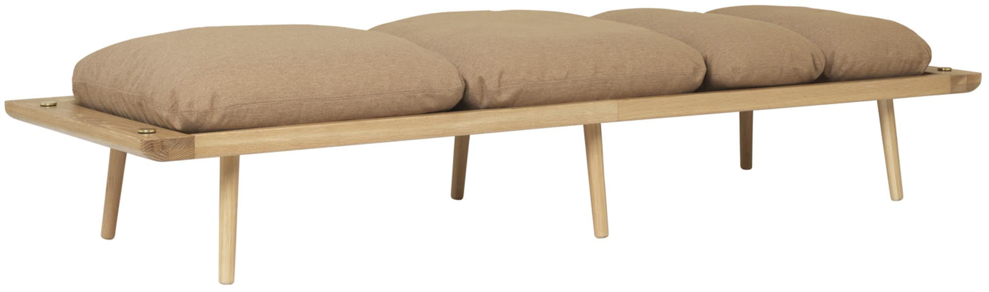 Entspannen Sie stilvoll mit dem Lounge Around Daybed von Umage – ein elegantes, vielseitiges Möbelstück, das skandinavisches Flair in Ihr Zuhause bringt.