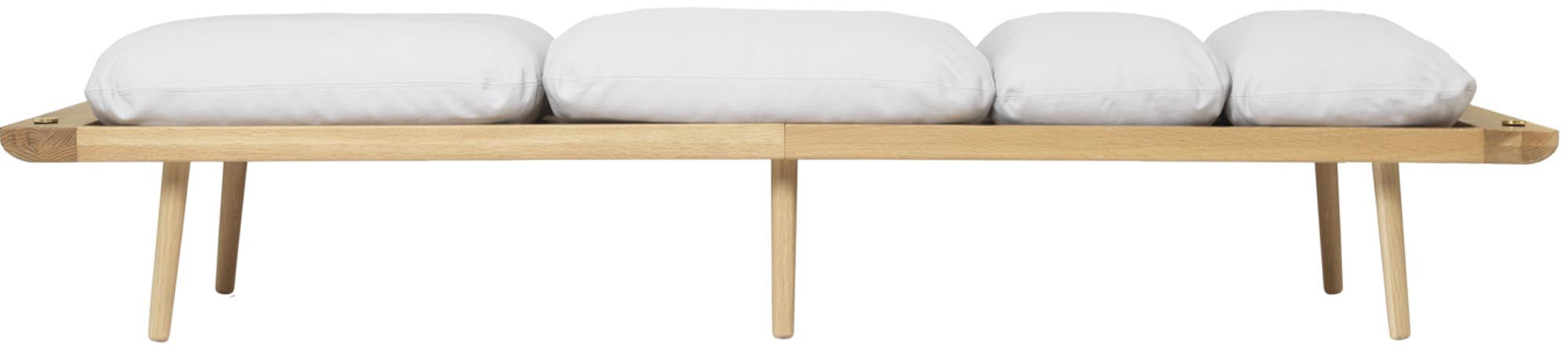 Entspannen Sie stilvoll auf dem Lounge Around Daybed von Umage – skandinavisches Design trifft auf multifunktionalen Komfort für Ihr Zuhause.