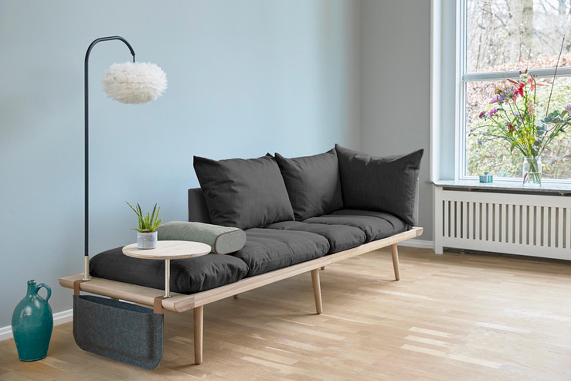 Entdecken Sie das Lounge Around Daybed von Umage – ein elegantes Möbelstück für entspannte Stunden im skandinavischen Design.