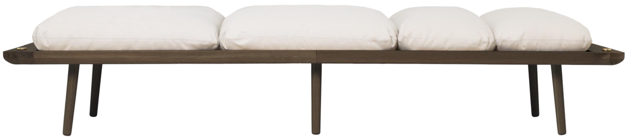 Elegantes Daybed mit nordischem Flair, ideal zum Entspannen. Inklusive Zubehör wie Lampenständer und Beistelltisch.