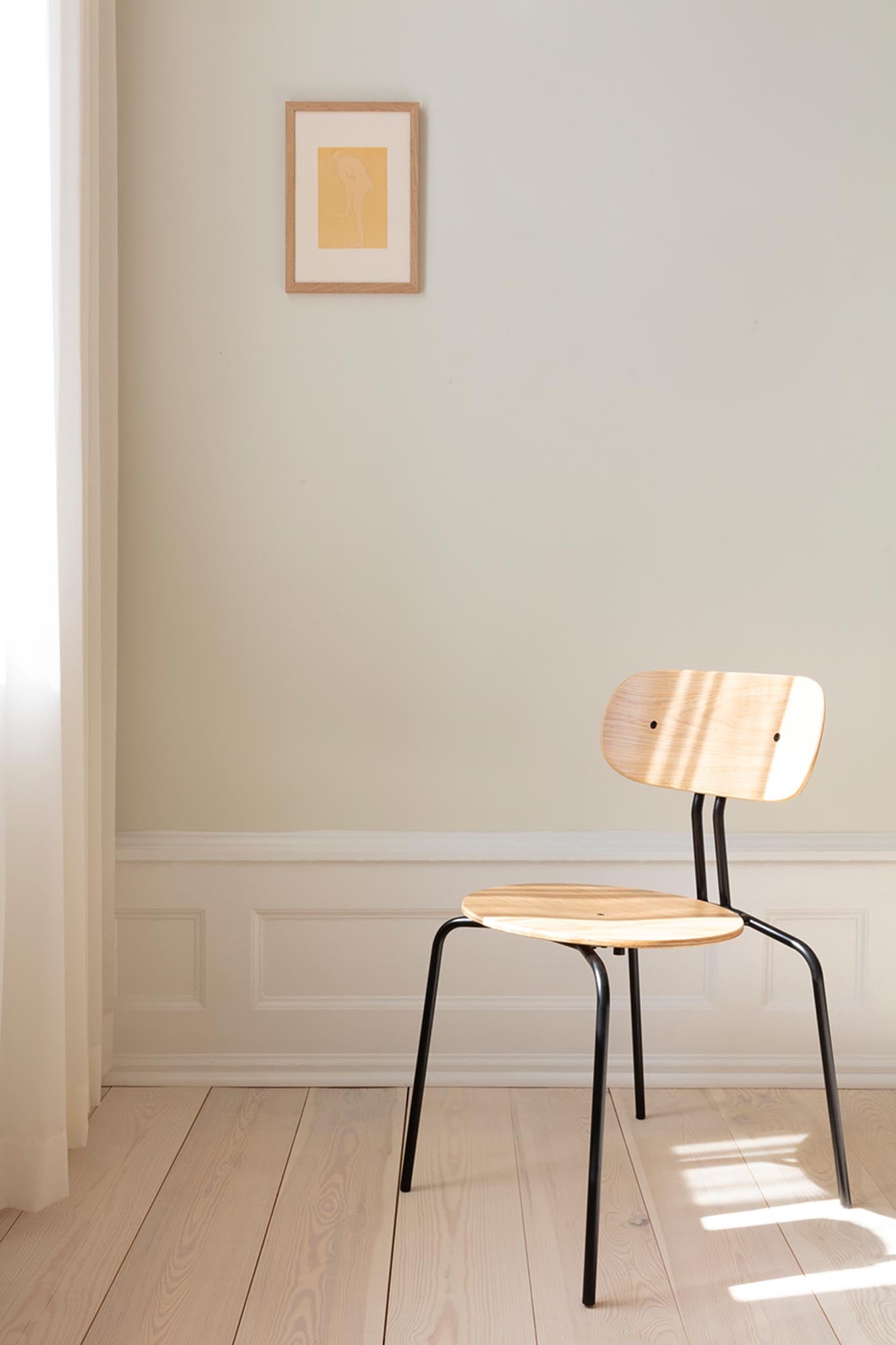 Erleben Sie den Curious Stuhl von Umage: minimalistisches Design, stapelbar und in vielen Farben. Perfekt für jeden Raum in Ihrem Zuhause!