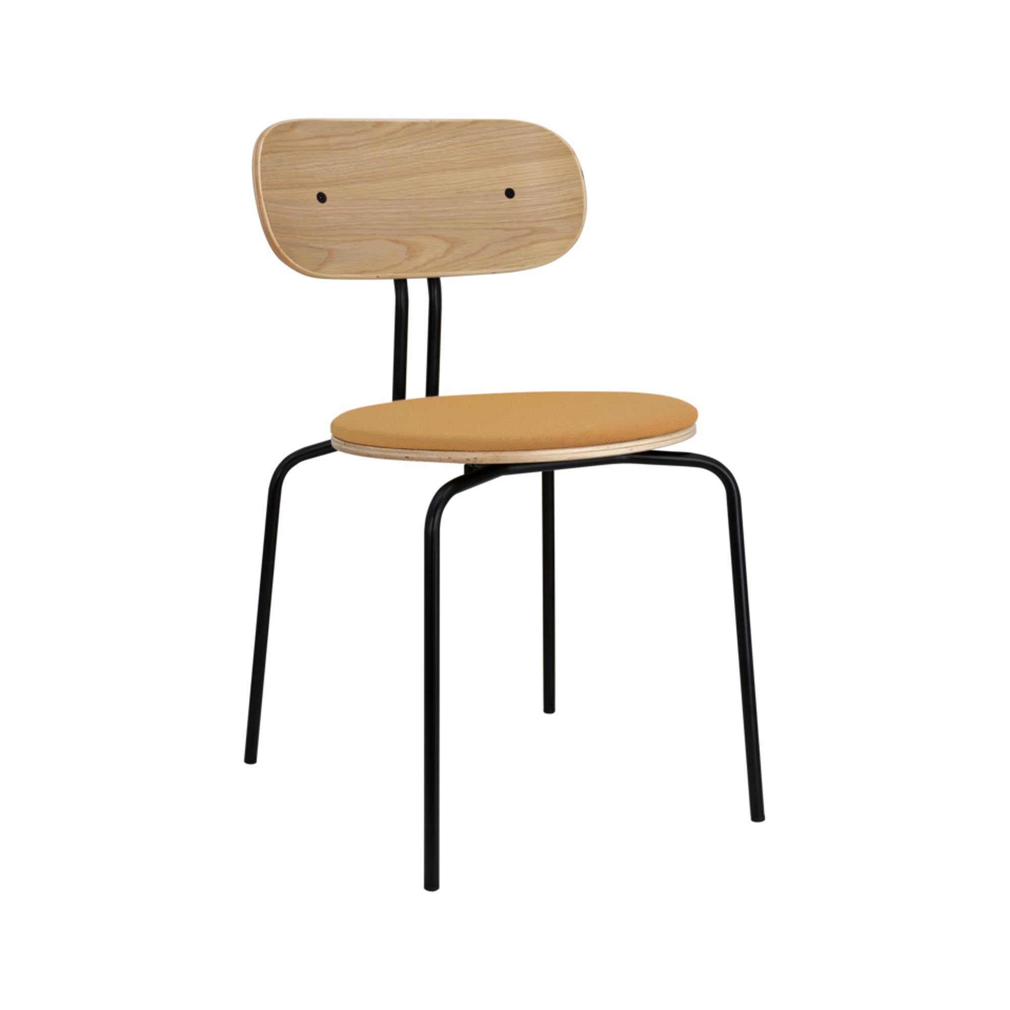 Erleben Sie den Curious Stuhl gepolstert von Umage: skandinavisches Design trifft auf Komfort und Funktionalität für Ihr Zuhause.