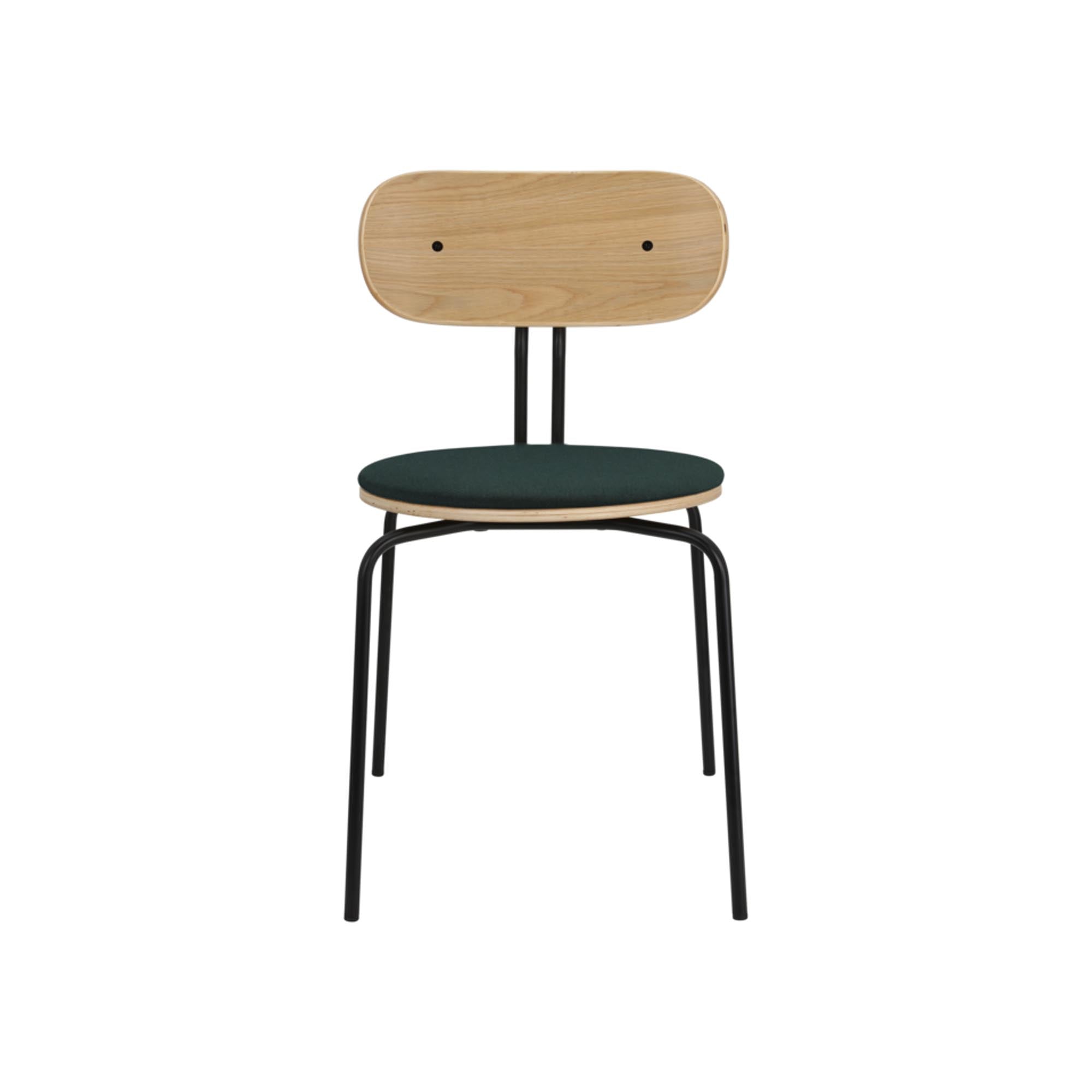 Entdecken Sie den Curious Stuhl gepolstert von Umage: skandinavisches Design trifft auf höchsten Komfort und vielseitige Einsatzmöglichkeiten.
