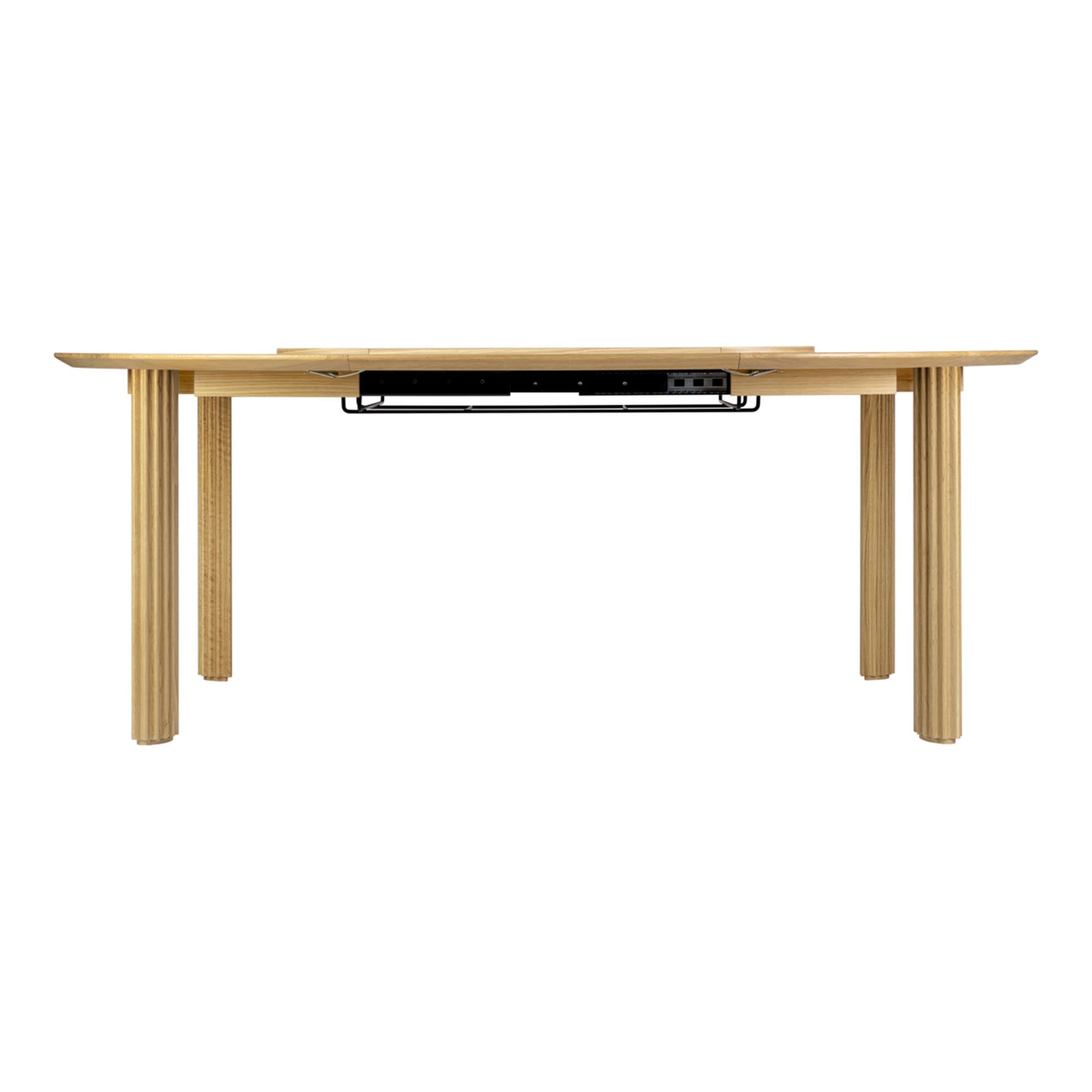 Stilvoller Umage Comfort Circle Tisch, erweiterbar für grosse Feiern.