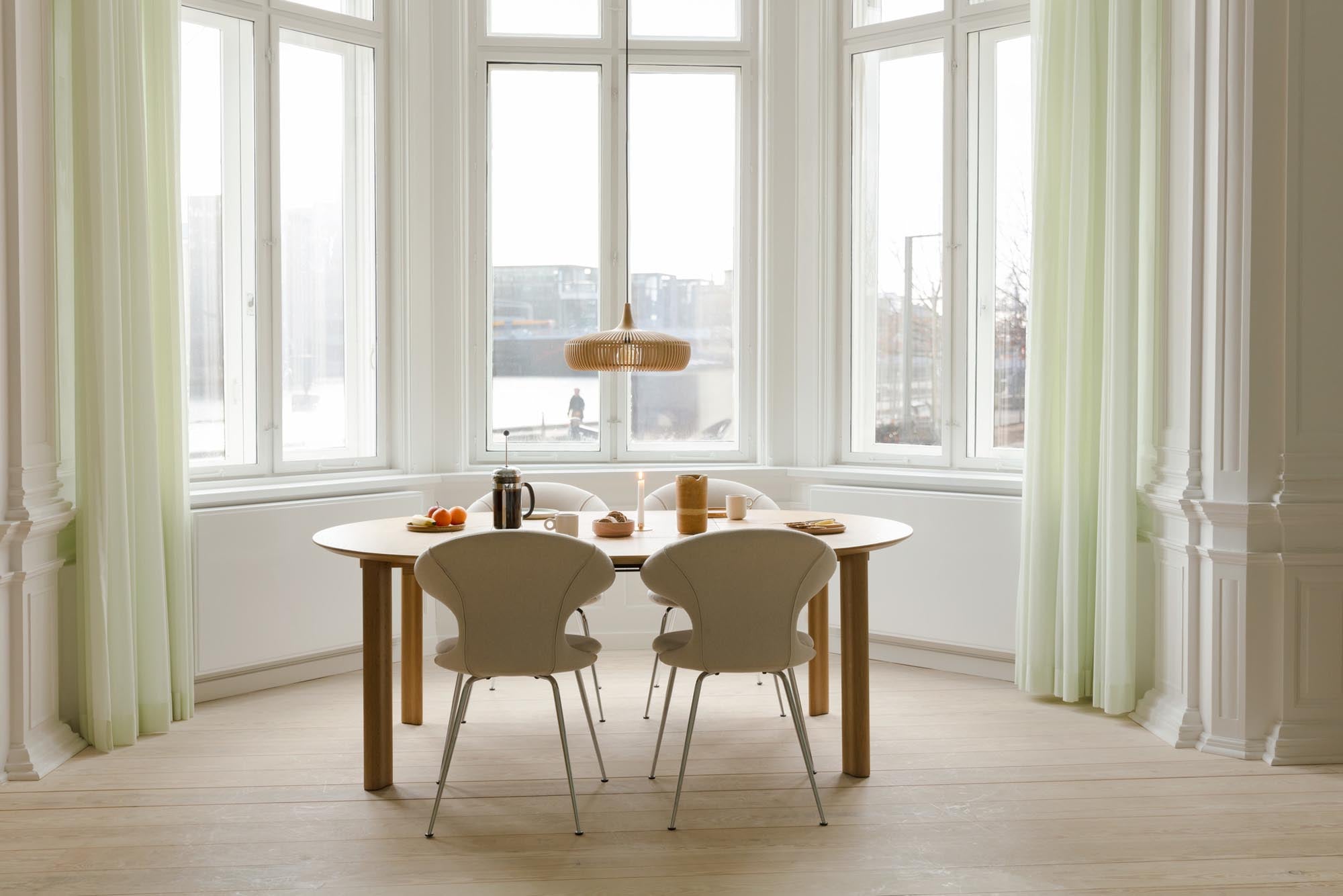 Vielseitiger Umage Comfort Circle Tisch, ideal für gesellige Runden.