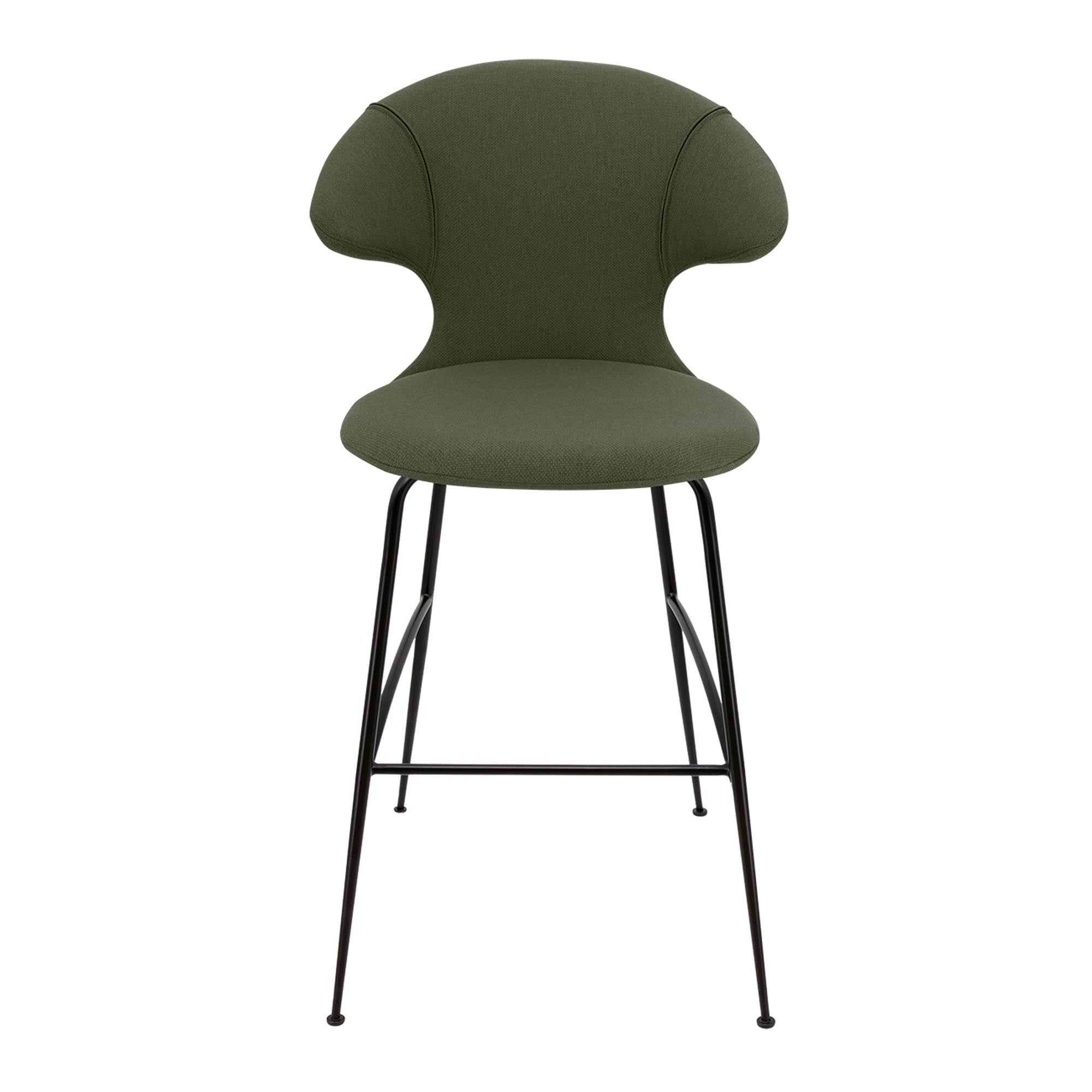 Entdecken Sie den Time Flies Barstuhl von Umage – skandinavisches Design trifft auf höchsten Komfort und zeitlose Eleganz für Ihr Zuhause.